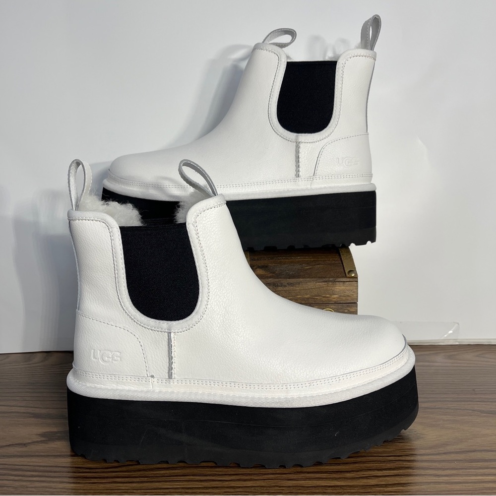UGG Leather Neumel Platform Chelsea Mini Women’s Size US 8 Platform Boots